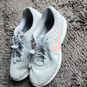 Nike Women's Athletic Shoes in Gray and Pink